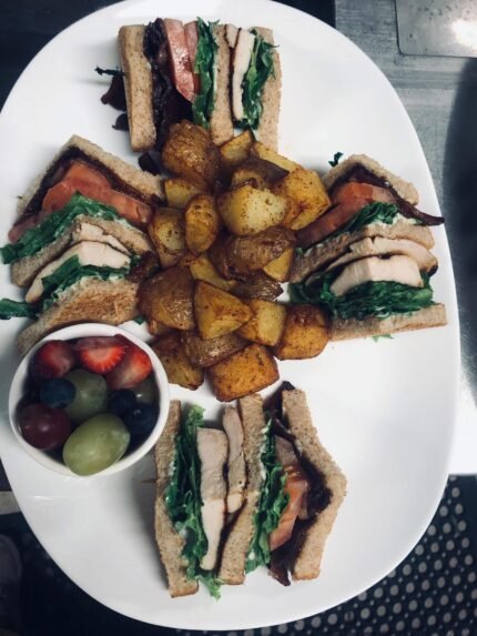 CHICKEN CLUB SANDWICH